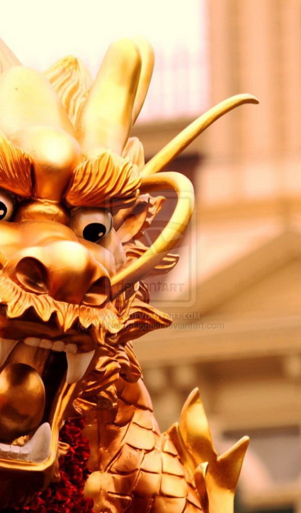 Голова золотого дракона