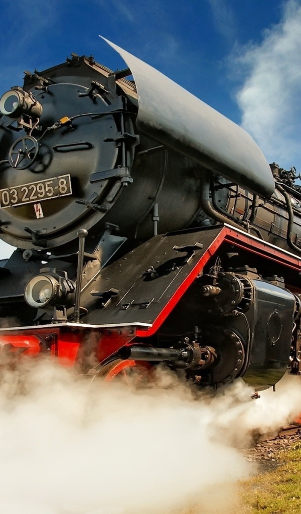 Паровоз сбрасывает пар