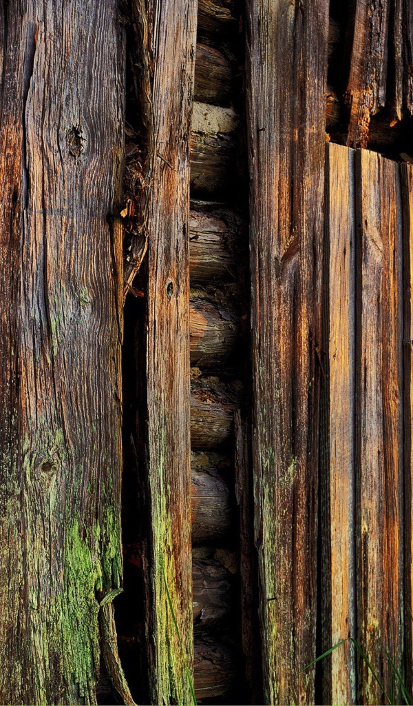 Старая обшивка деревянного дома