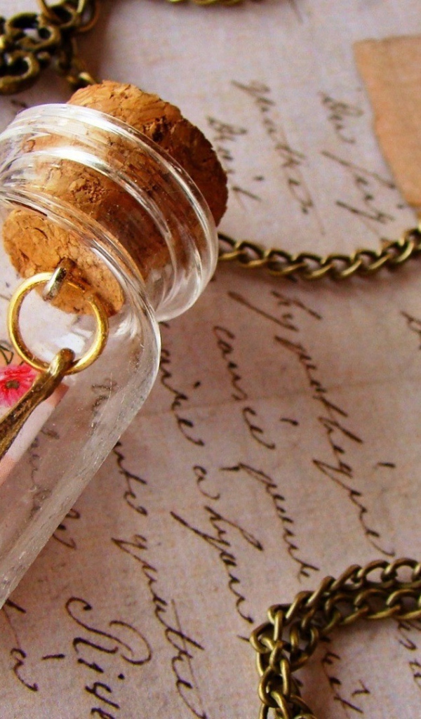 Оригинальный брелок на цепочке