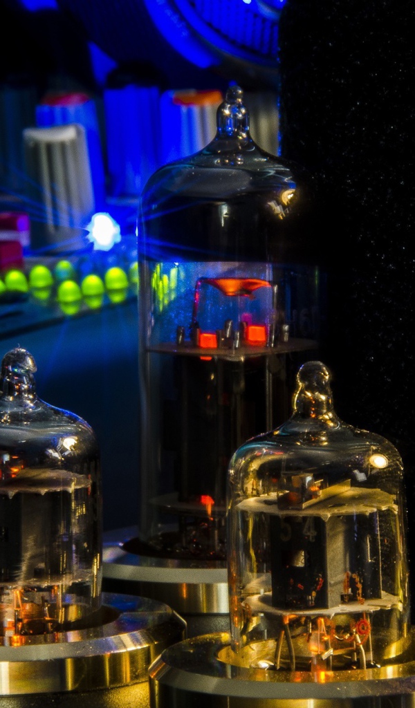 Вакуумные лампы от старых микросхем