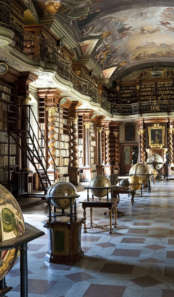 Старинные глобусы в библиотеке