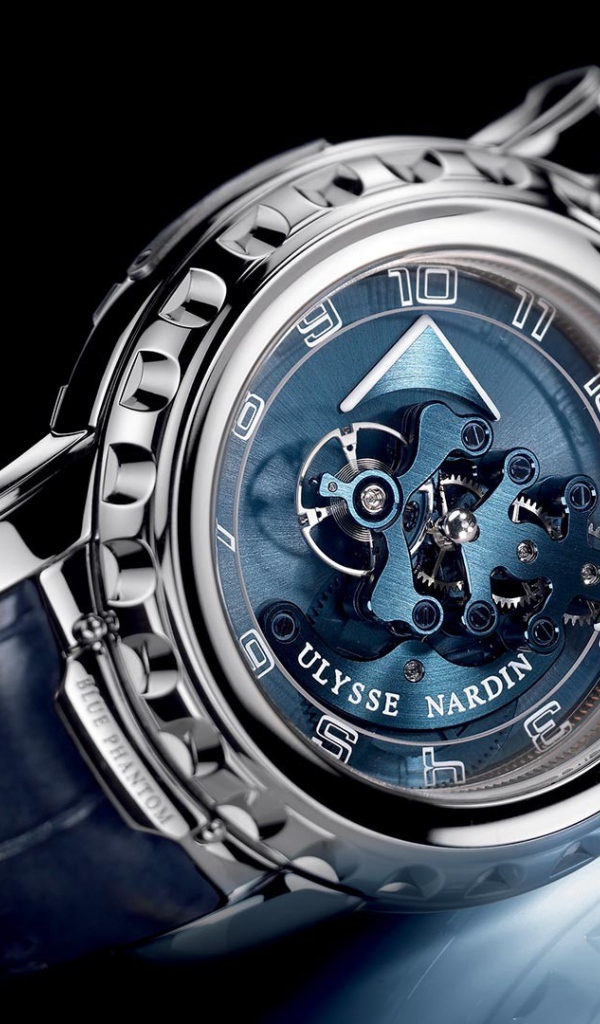Часы от дизайнера Улисси Нардин