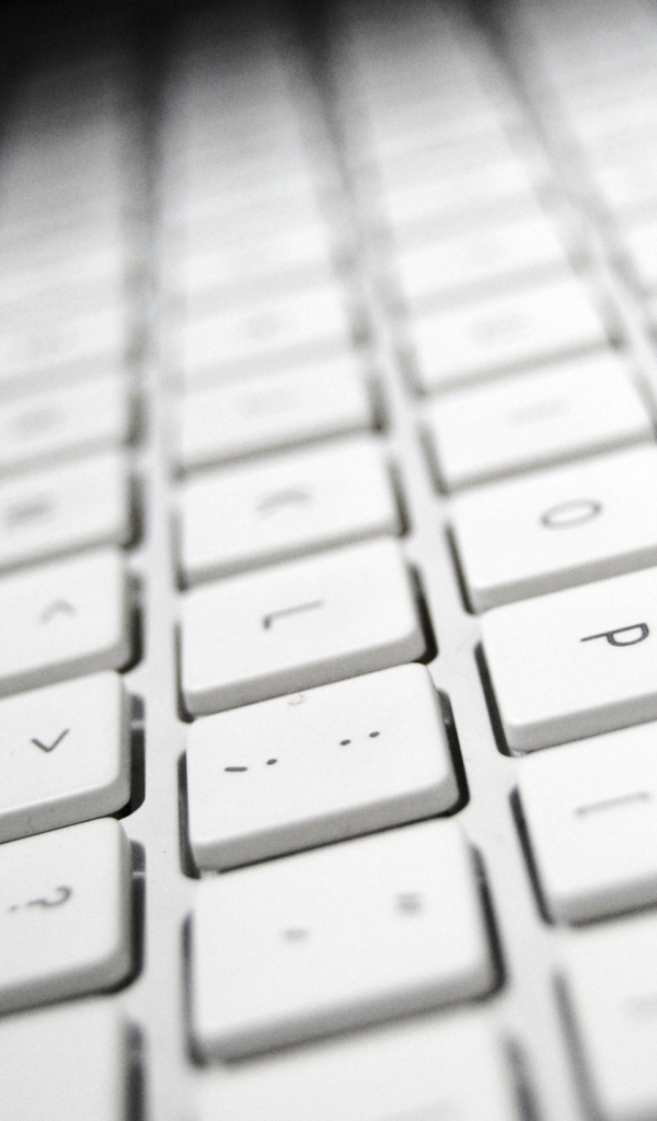 Белая клавиатура ноутбука