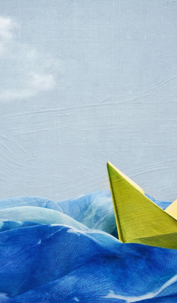 Кораблик из бумаги в море, рисунок