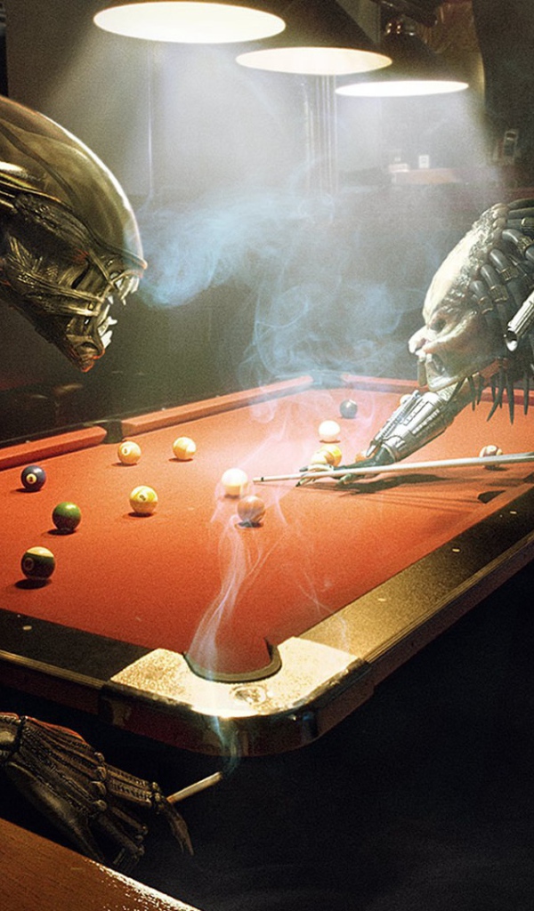 Пришельцы пьют пиво в баре