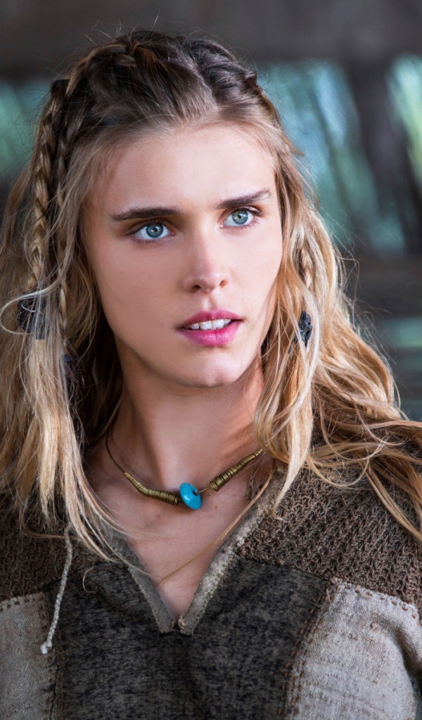 Девушка блондинка викинг