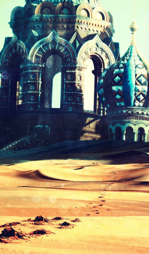 Космонавт у заброшенного храма в пустыне