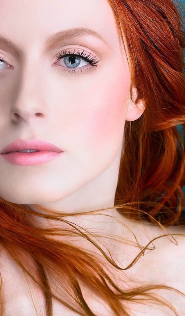 Лицо рыжей русалки