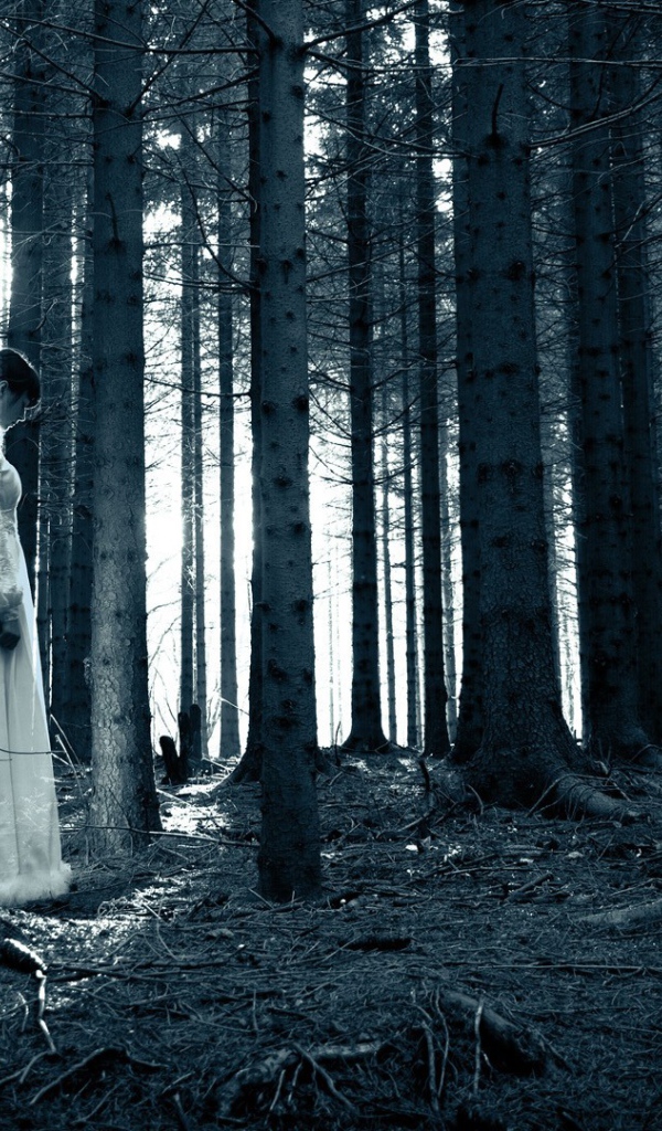 Привидение девушки в белом платье