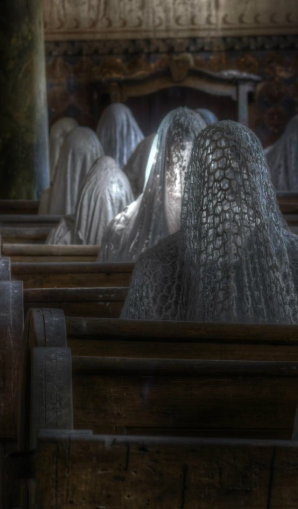 Призраки в церкви