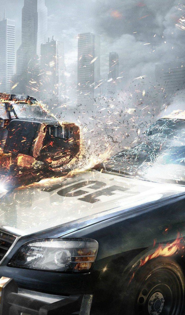 Злодей разрушил машину полицейских