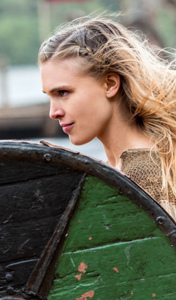 Девушка викинг воин