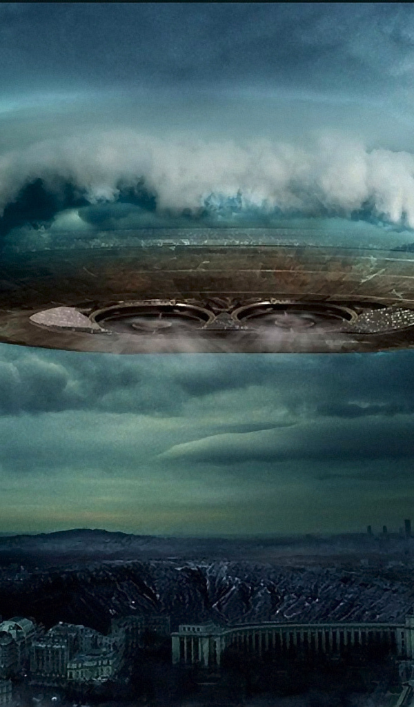 Летающая тарелка над городом