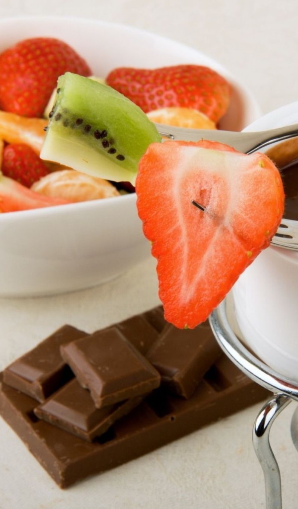 Фрукты с шоколадом
