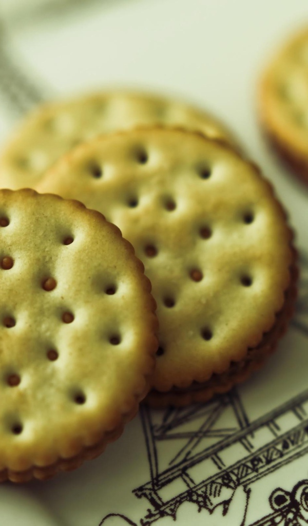 Несколько крекеров с начинкой