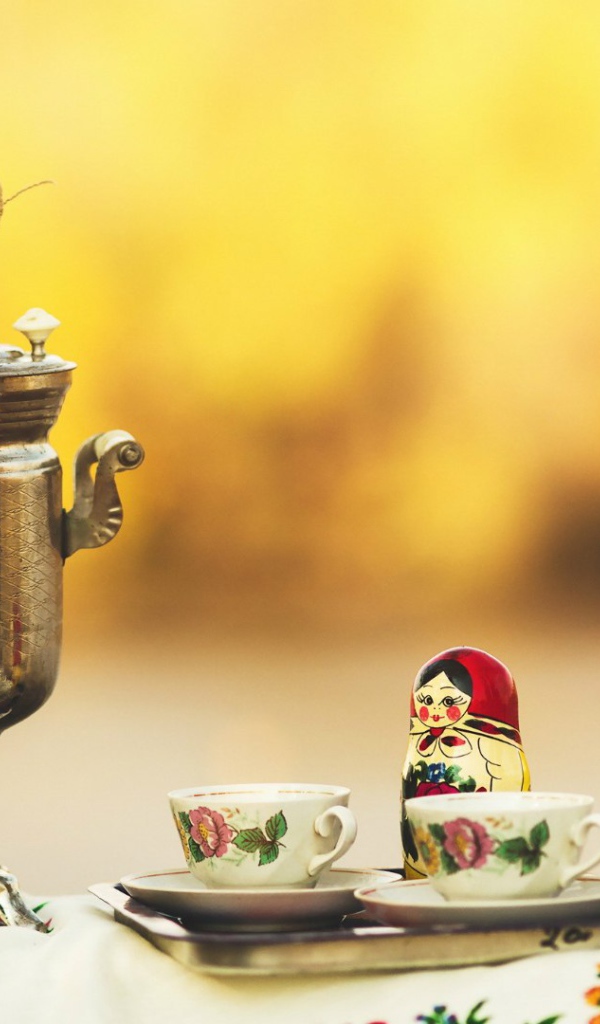 Чаепитие с русским самоваром