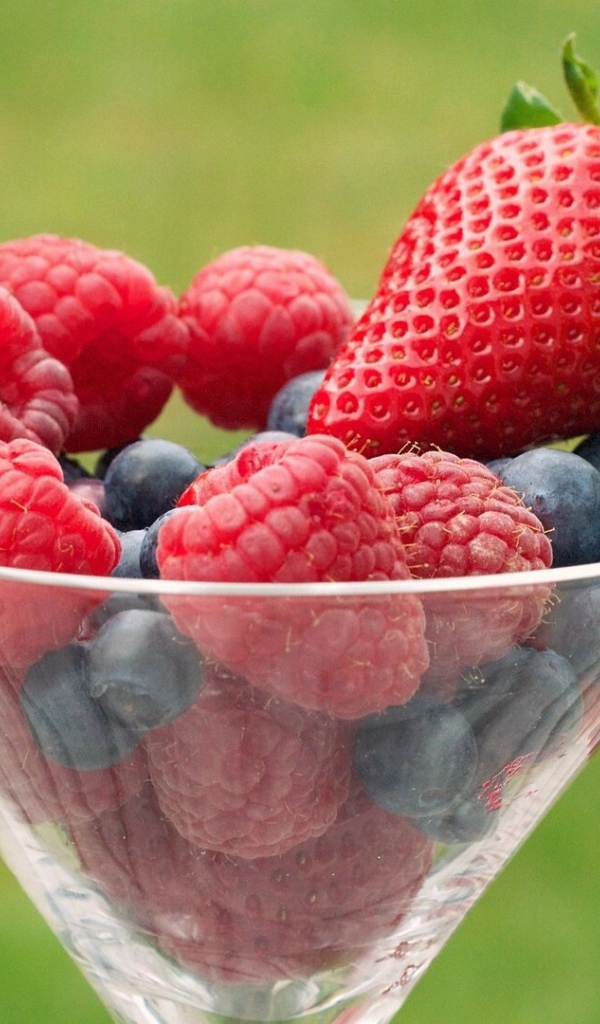 Ягодный микс с киви