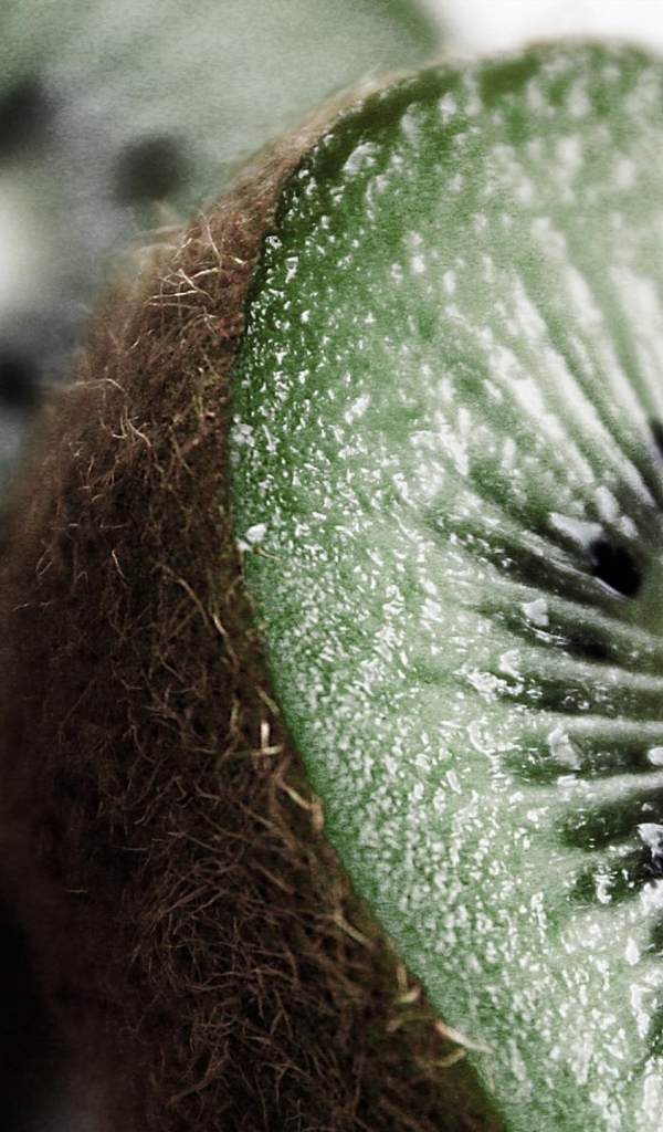 Разрезанный пополам киви