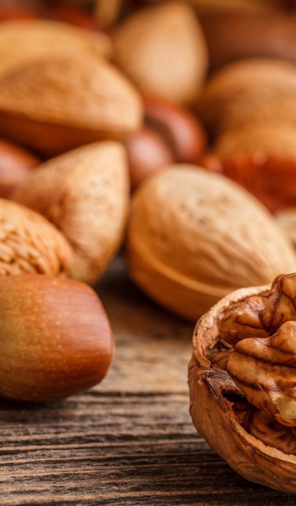 Россыпь питательных орехов