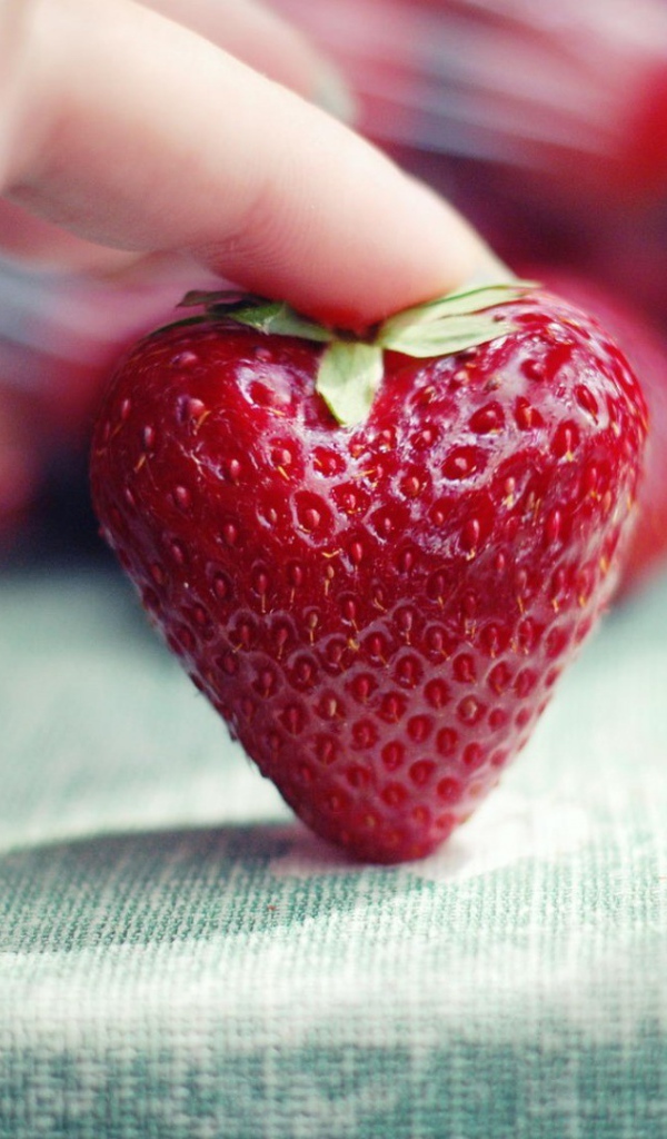 Клубника в форме сердца