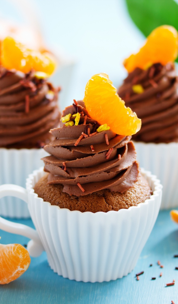 Шоколадные кексы с дольками мандарина