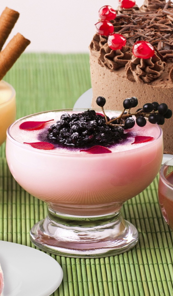 Мороженое, молочные коктейли и торт