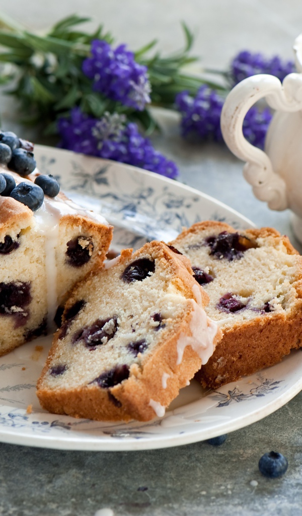 Ванильный кекс с черникой