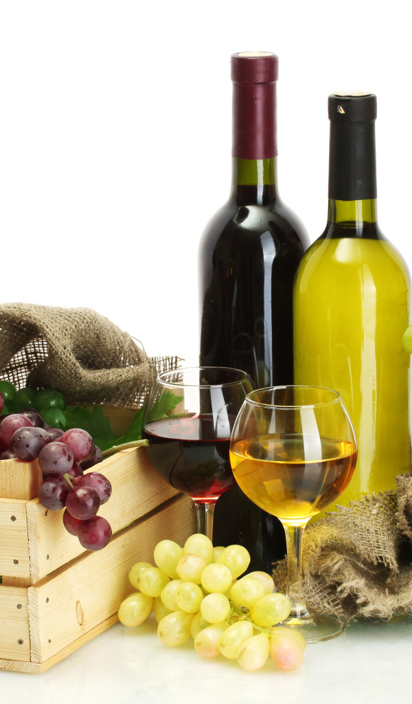 Ящик с виноградом и вино