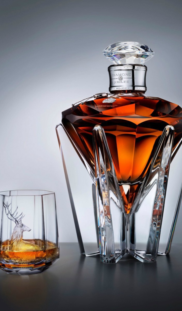 Бутылка коньяка необычной формы