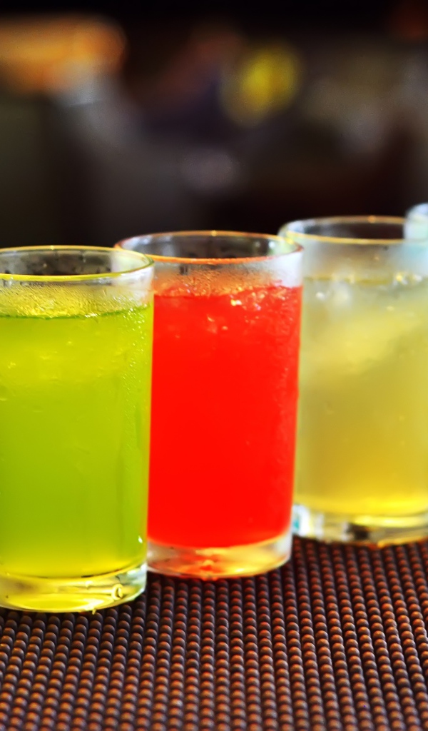 Коктейли всех цветов радуги