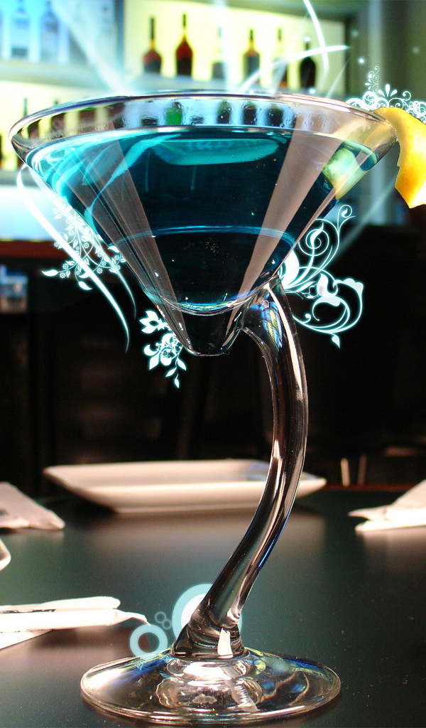 Причудливый бокал
