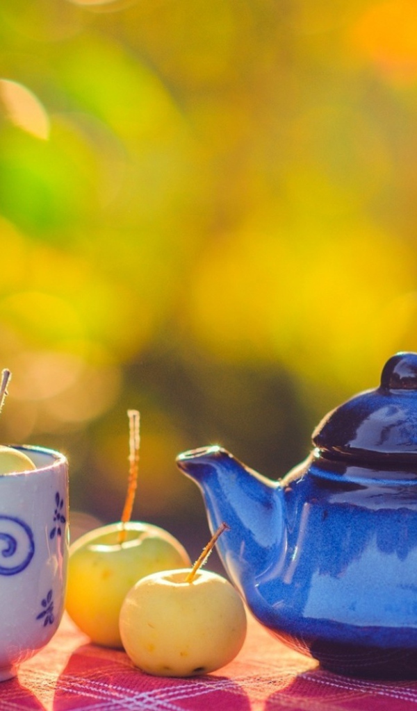 Горячий чай с фруктами