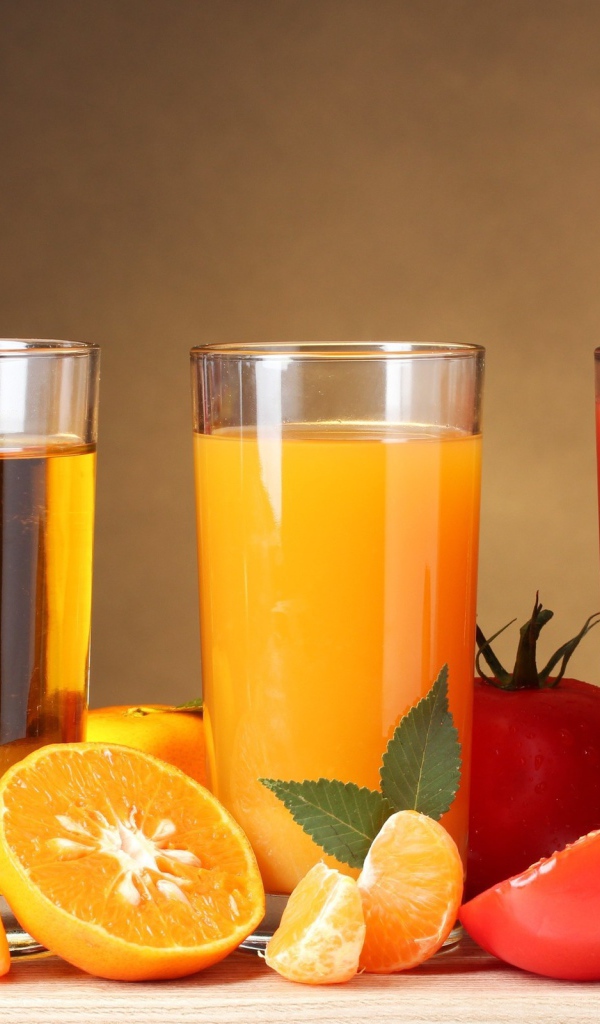 Соки из яблока, апельсина и томата