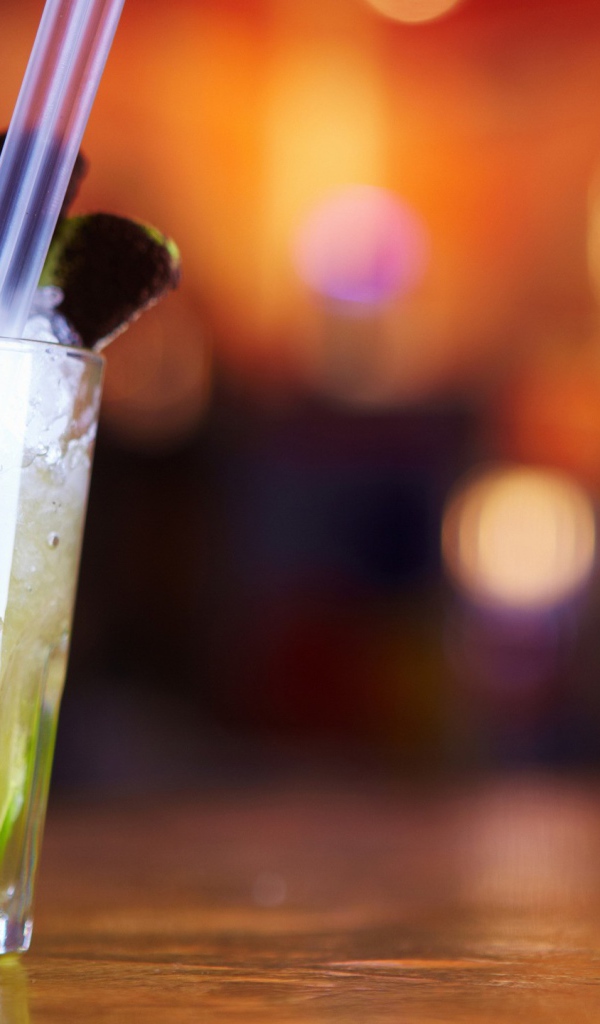 Напиток из лайма со льдом