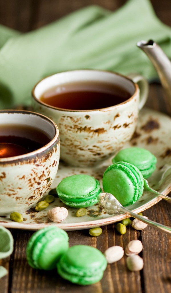 Чай с фисташками и зеленым печеньем