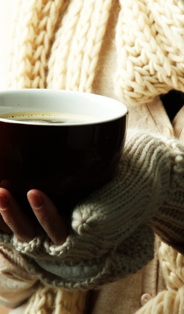 Чашка согревающего ароматного кофе