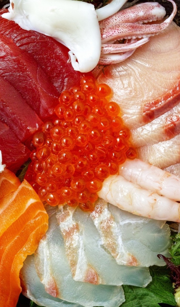 Рыбная нарезка в тарелке