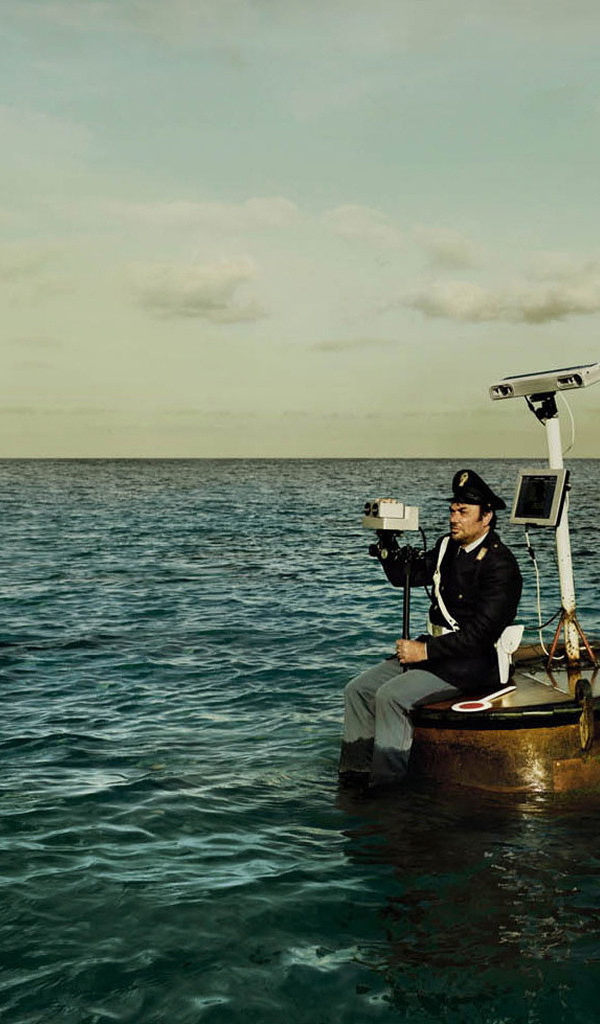 Капитан на трубе корабля