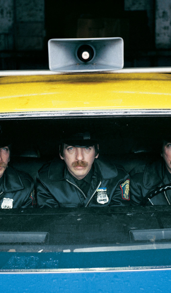 Три одинаковых полицейских