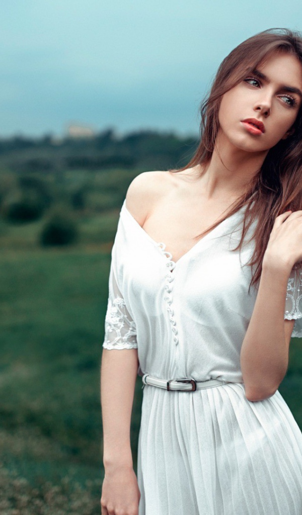 Девушка в белом платье, фотограф Георгий Чернядьев
