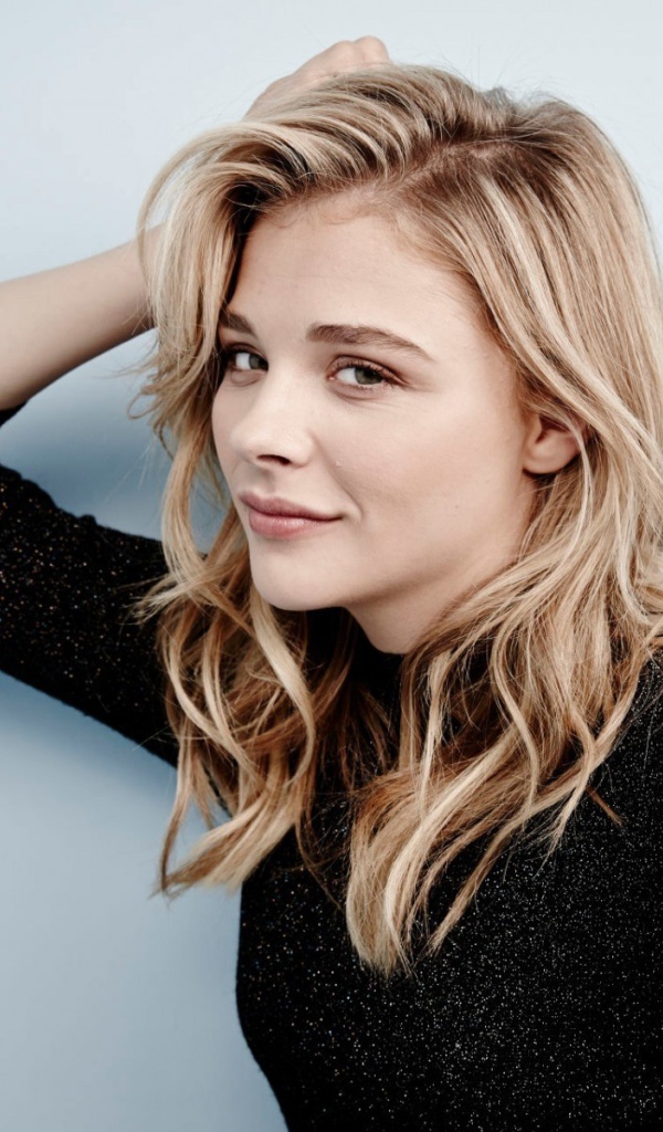 Красивая актриса блондинка Хлоя Мориц