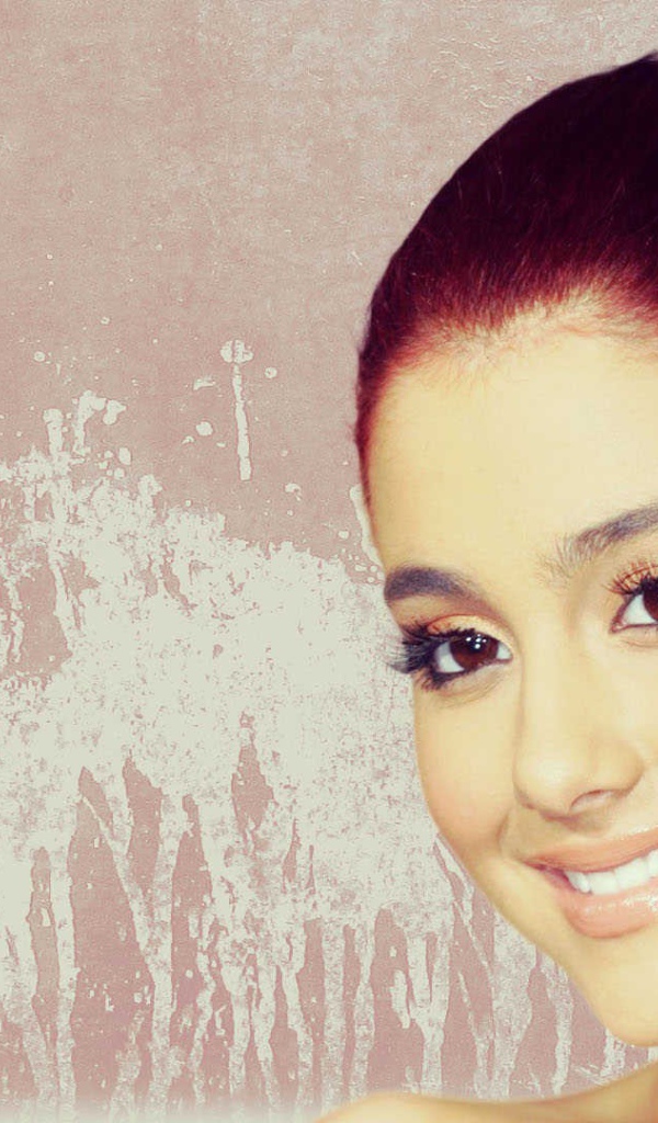 Красивая девушка Ариана Гранде