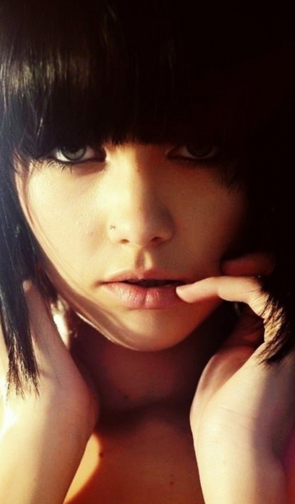 Красивая девушка Мелисса Кларк