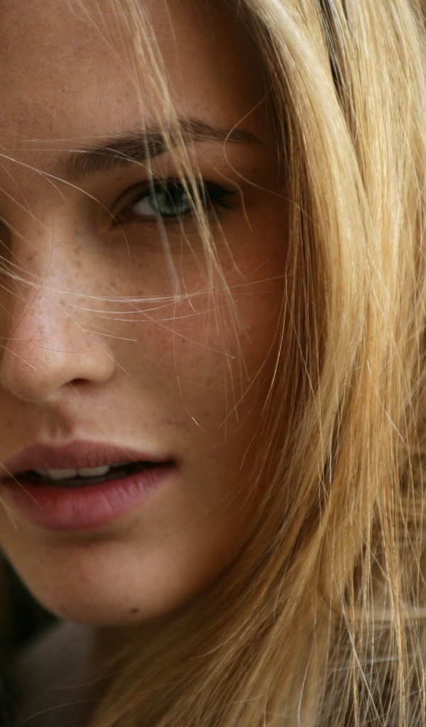 Модель блондинка Бар Рафаэли