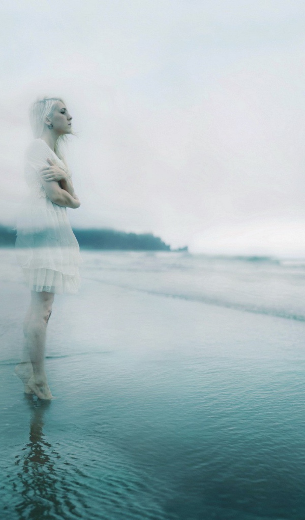 Призрак девушки у воды