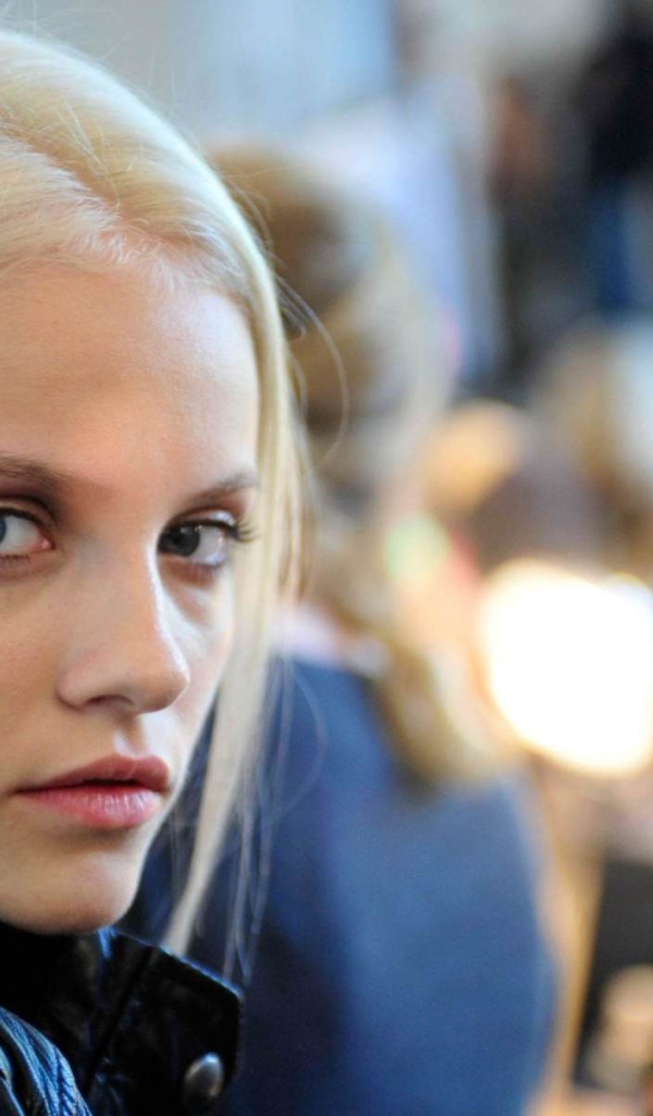 Блондинка модель Гинта Лупина