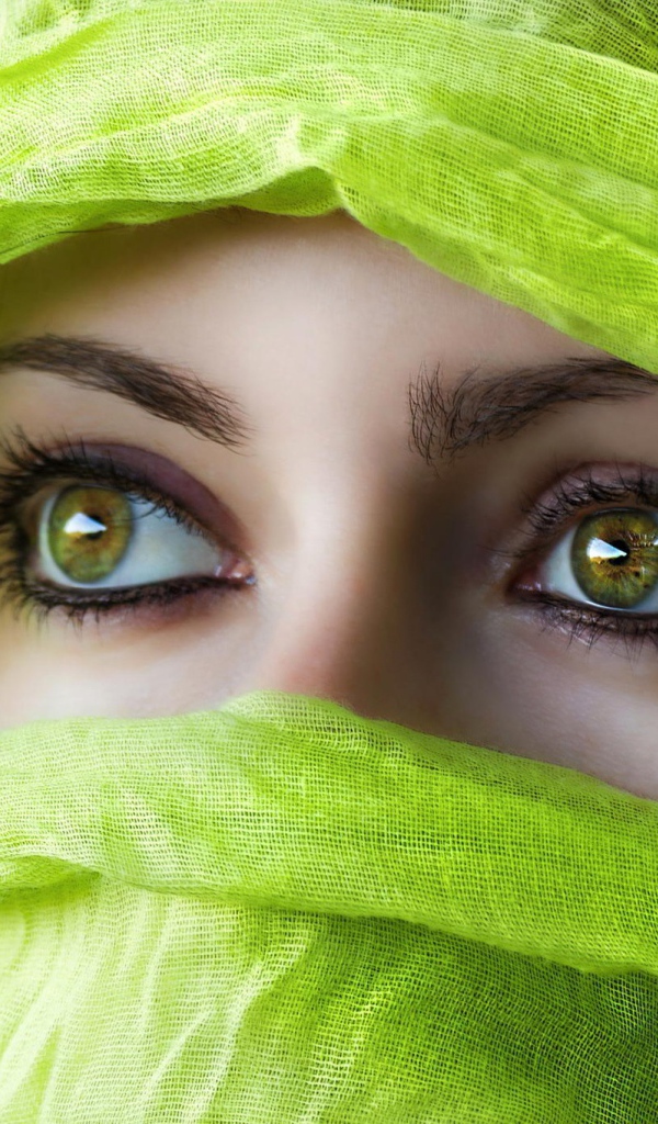 Девушка в зеленой парандже