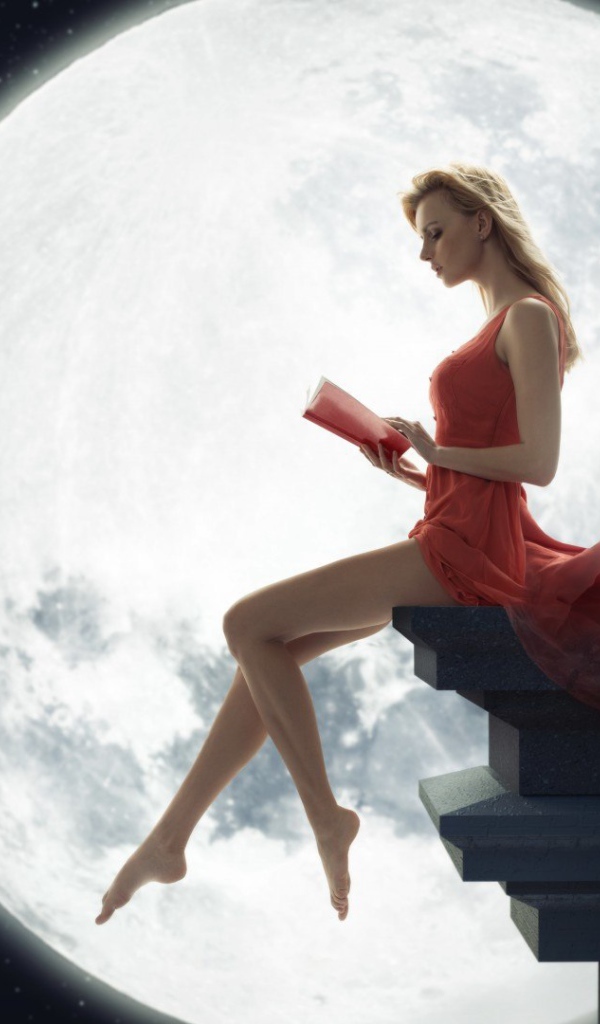 Девушка на фоне Луны читает книгу