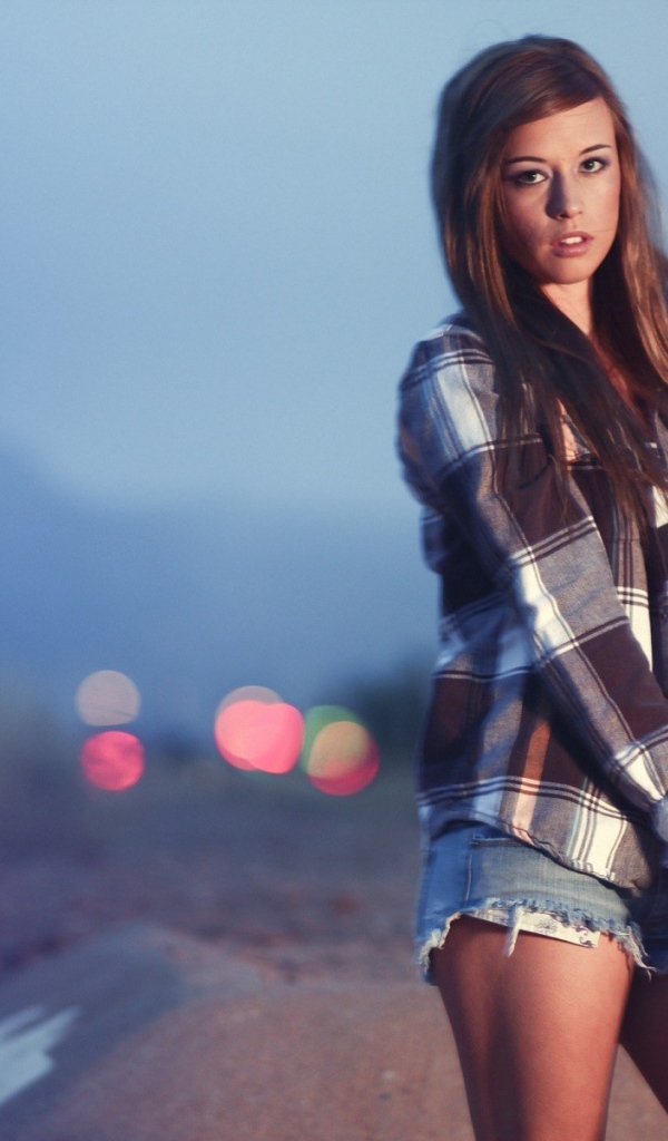 Девушка со скейтбордом